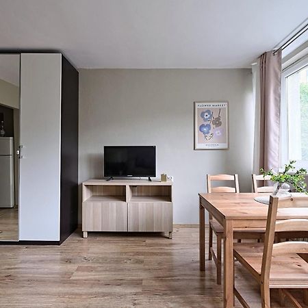 Urbannest - Cozy Studio - Bagno 7 Varsó Kültér fotó